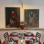 Mimi Gallery House *